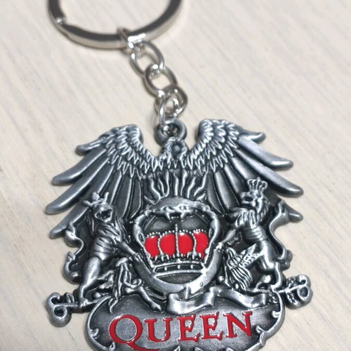 Retro Queen Keychain like new, silver