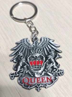 Retro Queen Keychain like new, silver