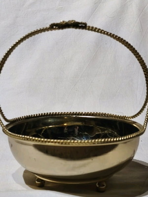Silver-plated basket like new