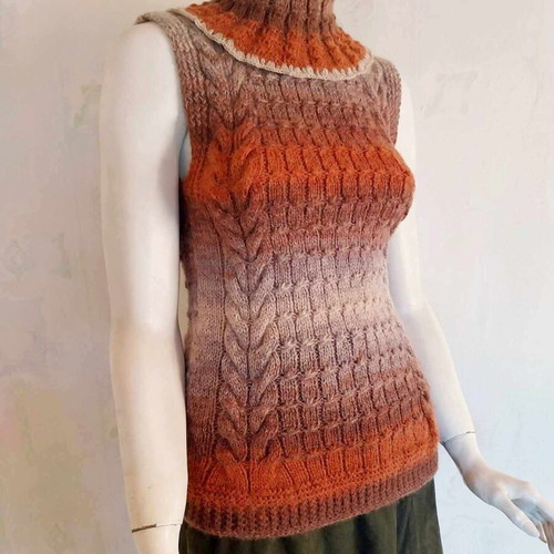 Women's sleeveless sweater with polo collar hand-knitted like new