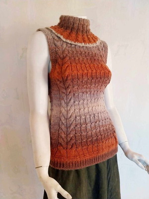 Women's sleeveless sweater with polo collar hand-knitted like new