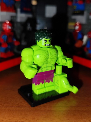 Μινιφιγούρα Hulk με μωβ παντελόνι, Marvel