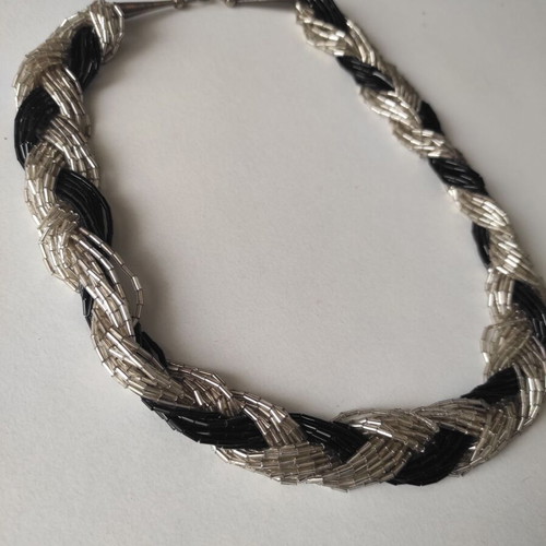 Braided necklace 57 cm like new, black and silver
