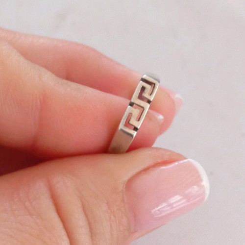 Silver 925 vintage ring in meander shape like new