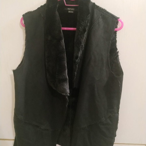 Women's black vest new with fur lining