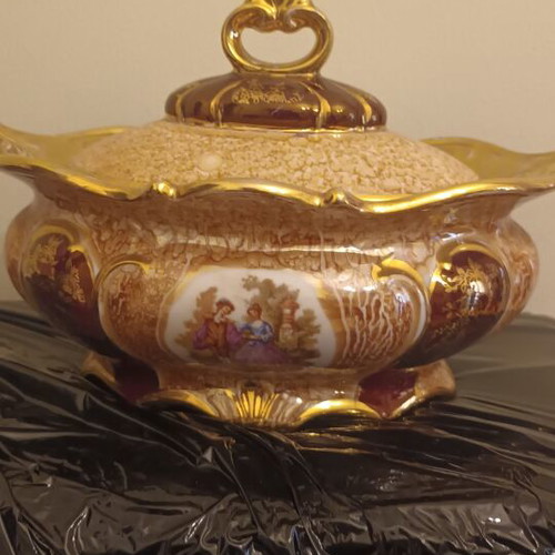 Vintage Hand-Carved Porcelain Fondue Pot like new, Viennese style