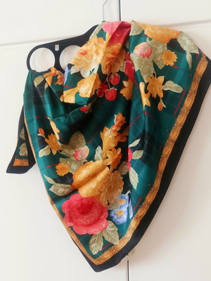 Vintage scarf 85×85 cm polyester used, multicolor floral pattern