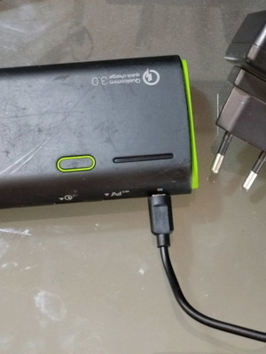 Power bank употребяван 17000 mAh с зарядно и 2 USB порта