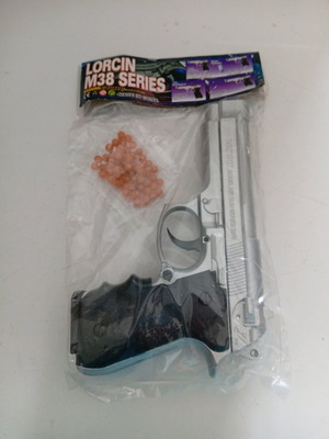 Toy pistol with plastic pellets new