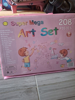 Super Mega Art Set 208 τεμάχια σαν καινούργιο, ροζ βαλιτσάκι με καβαλέτο