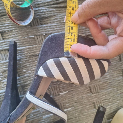 Kelly's pumps size 37 like new, black and white