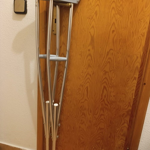 Aluminum crutches like new, pair