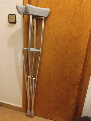 Aluminum crutches like new, pair