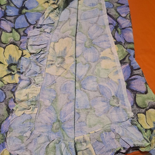 Curtain set with valances 4 pieces like new, floral pattern