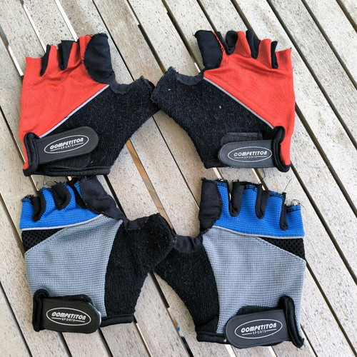 Cycling gloves used in small and large sizes