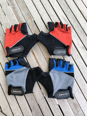 Cycling gloves used in small and large sizes