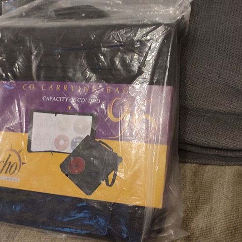 CD and DVD carrying bag new, capacity 96 discs