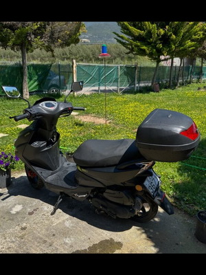 Scooter σαν καινούργιο, 3.650 χιλιόμετρα, μαύρο, βενζίνη