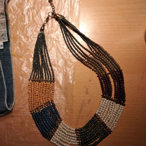 Necklace with small beads like new
