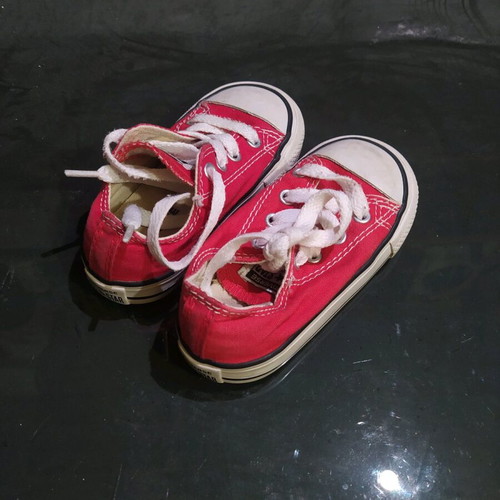 Converse red size 22 like new