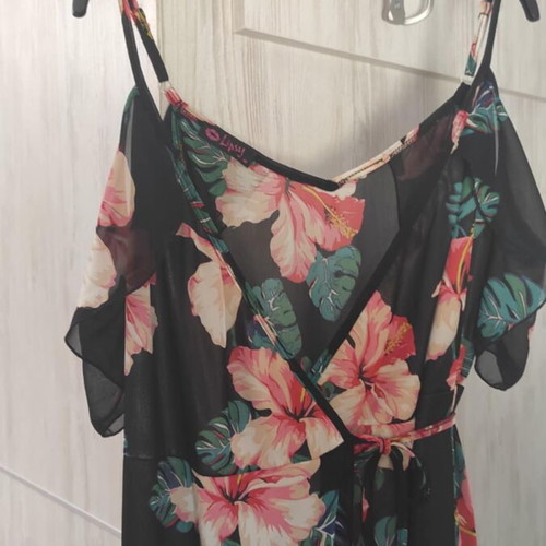 Women's dress size medium like new, black floral