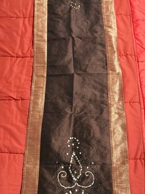 Runner set like new with small hole