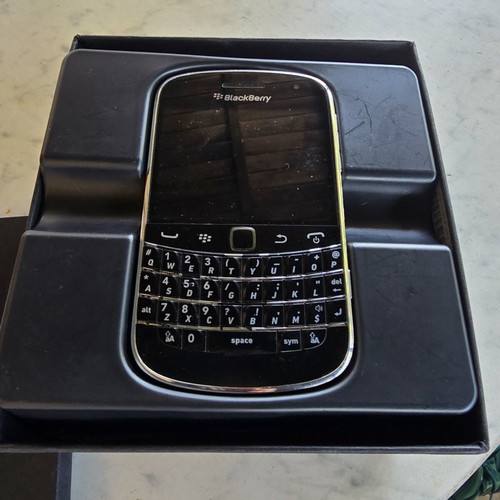 Blackberry Bold 9000 1256 used, collector's item with box and charger