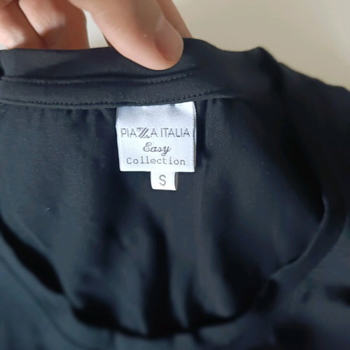 Piazza Italia black cotton t-shirt staff like new, size S