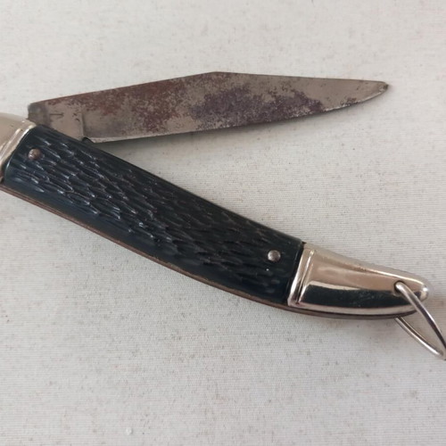 Okapi German pocket knife used with blade oxidation