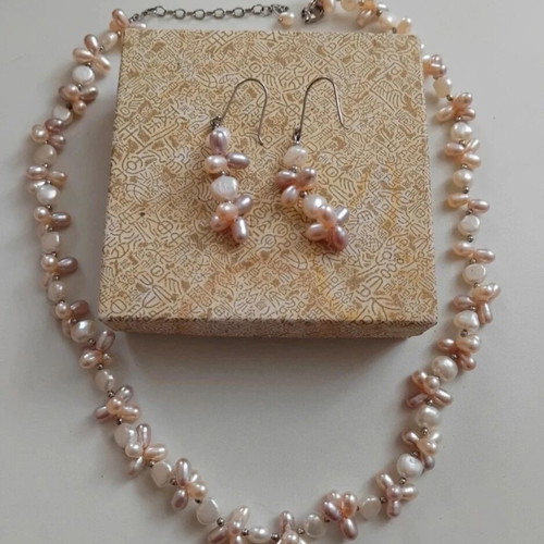 Jewelry set with pearls new, vintage, beige and pink