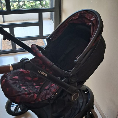 2 in 1 stroller like new, easy folding