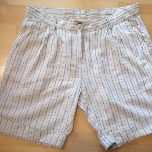 Linen shorts esmara like new, size medium, 2 pieces