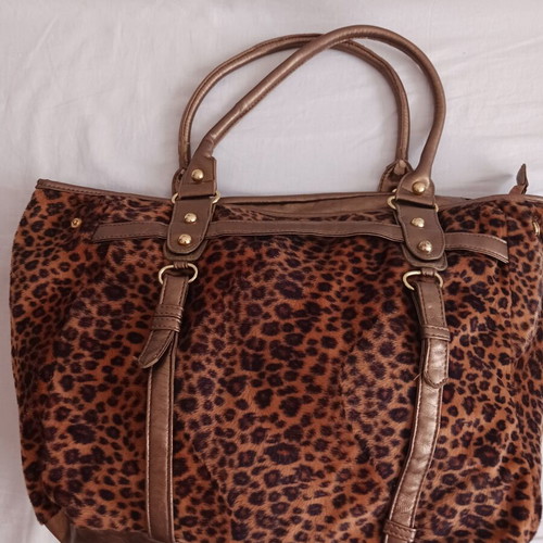 Large shoulder bag like new, brown