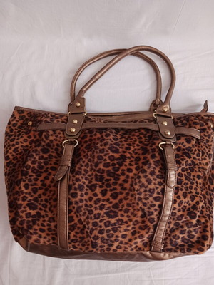 Large shoulder bag like new, brown