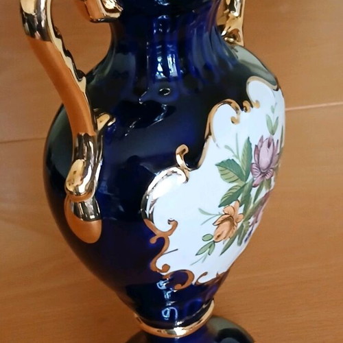 Porcelain vase Alcobaca like new with floral motif and gold gilding