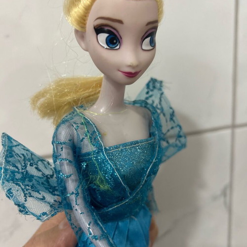 Elsa doll like new