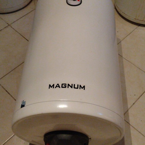 Magnum vertical water heater 80 liters like new