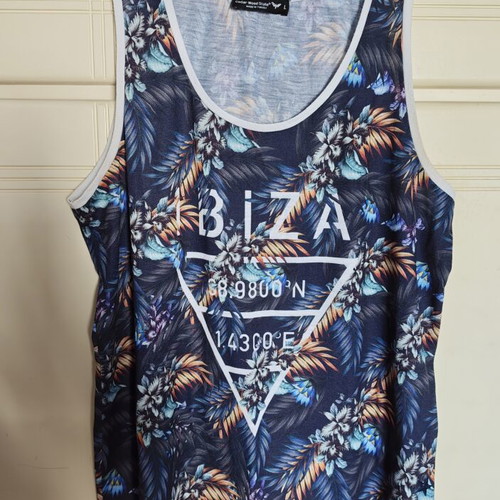 Men's T-shirt with colorful design size L like new