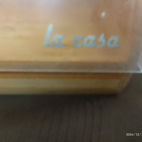 Wooden bread box like new with sandblasted lid