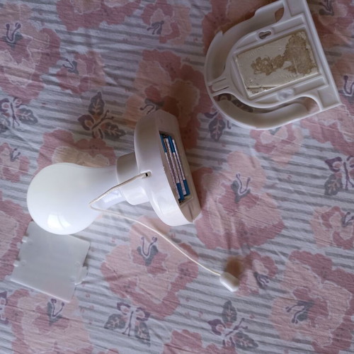 Led light with 4 AA batteries, 200 lm, wireless for closets and storage