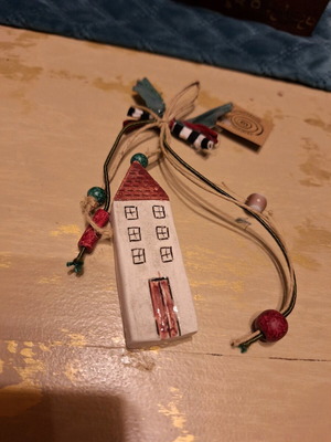 Σπιτάκι κεραμικό χειροποίητο 10 cm με το κουτάκι του