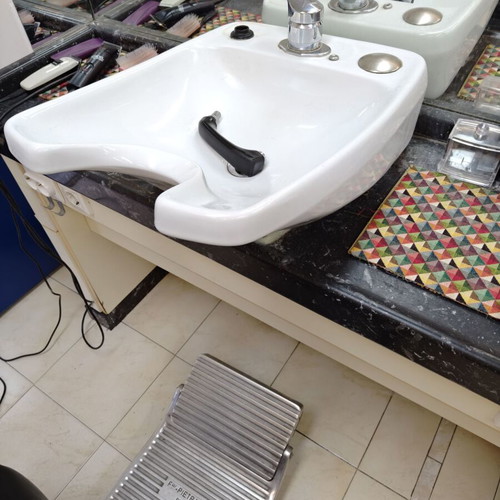Hair Salon Equipment Set with Chairs and Tables