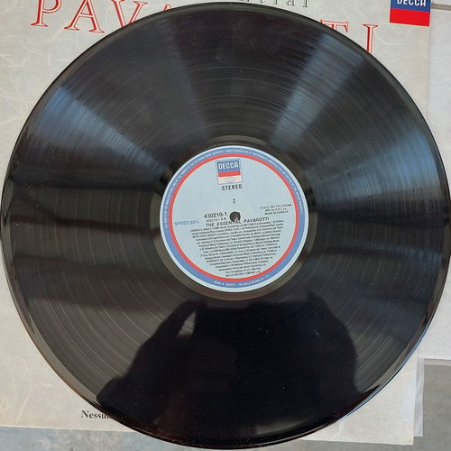 Pavarotti The Essential LP like new, classical