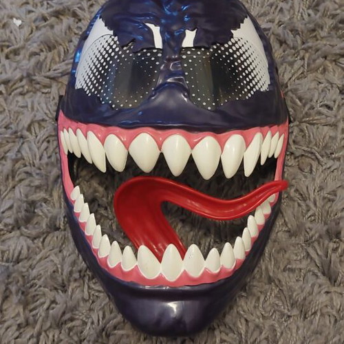 Venom Mask like new with head strap