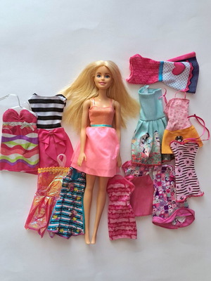 Barbie με 11 φορέματα πακέτο σαν καινούργιο