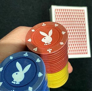 Playboy Συλλεκτική τράπουλα μαζί με playboy Πόκερ μάρκες