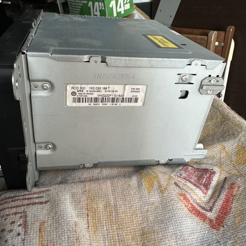 Volkswagen RCD 300 CD/Radio OEM like new