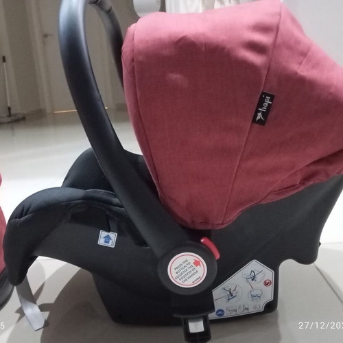 3 in 1 Baby Stroller like new with car seat and accessories