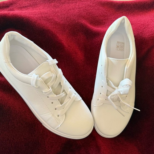 White women's athletic shoes new no name size 39