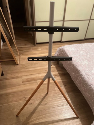 Βάση τηλεόρασης One For All WM7472 μεταχειρισμένη, τριποδική, δαπέδου